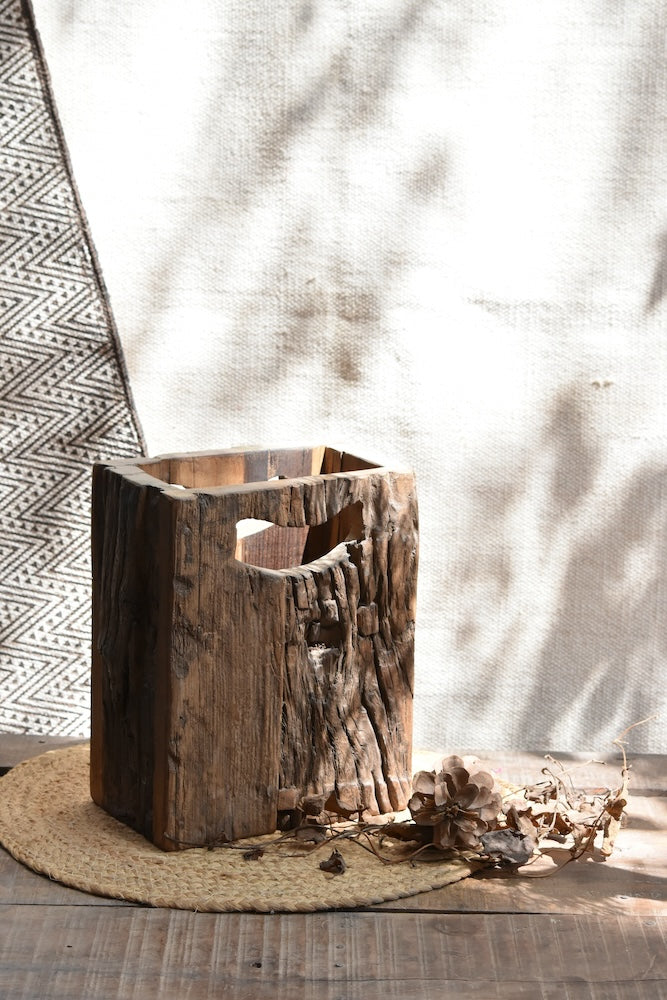 Ekaurr Barkhold – Sculptural reclaimed wood magazine and book holder with raw bark texture and rustic grain, earthy home decor accent