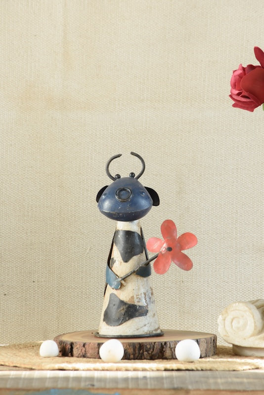 Ekaurr Bloom of Affection – handcrafted cow with flower decorative figurine, charming rustic home decor and meaningful Valentine's gift