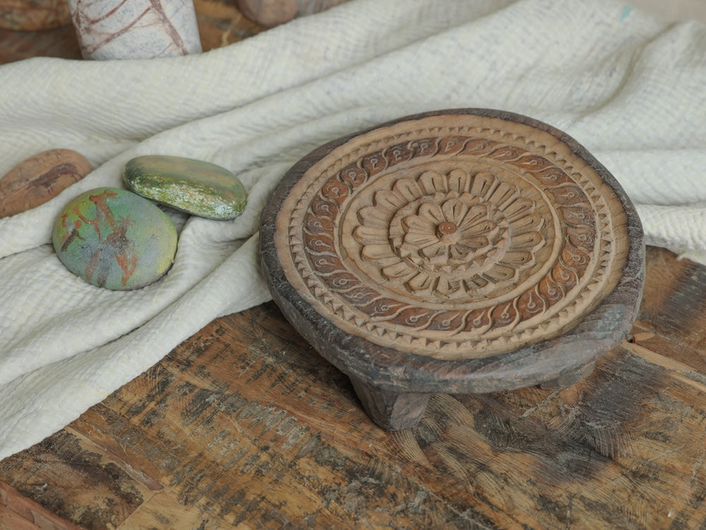 Ekaurr Carving Chaklota with Flower Design close-up showing hand-chiselled floral motif carving across the wooden surface