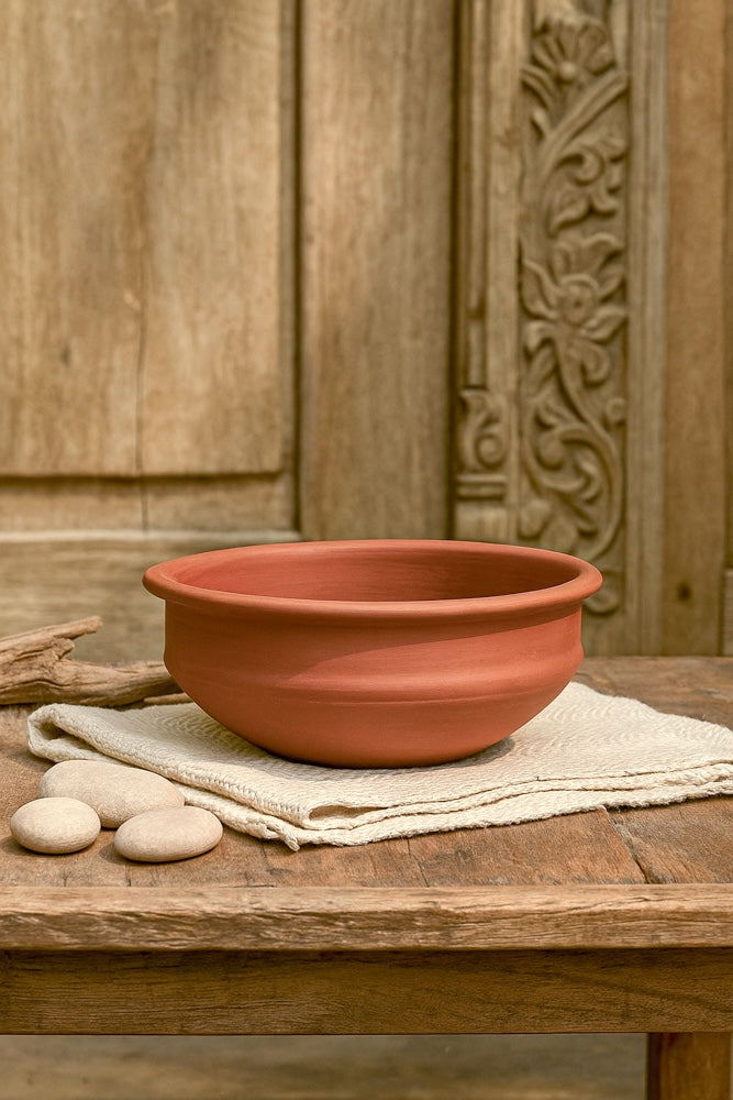 Ekaurr Classic Rim Terracotta Bird Feeder handthrown natural clay dish with raised rim for outdoor garden and balcony bird feeding, earthy rustic terracotta home and garden decor