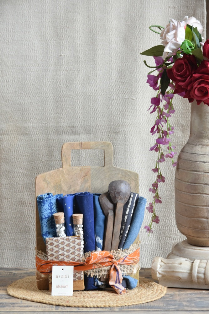 Ekaurr Crafted for the Table Essentials Gift Set curated artisan gift set of handcrafted table accessories in natural materials including coasters trays or serving pieces, thoughtful sustainable gifting for home dining and conscious living