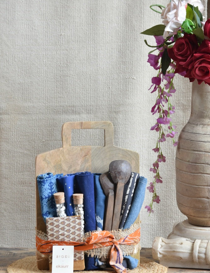 Ekaurr Crafted for the Table Essentials Gift Set curated artisan gift set of handcrafted table accessories in natural materials including coasters trays or serving pieces, thoughtful sustainable gifting for home dining and conscious living
