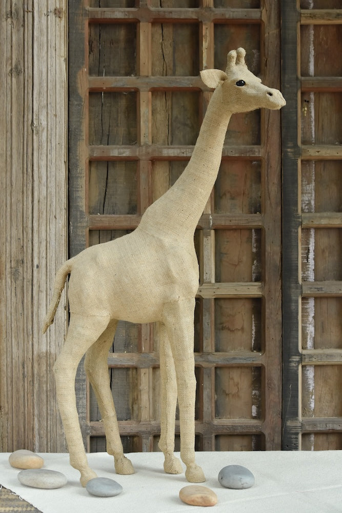 Ekaurr Curious Giraffe handcrafted jute sculpture of a tall giraffe with an alert inquisitive pose, earthy natural fibre wildlife figurine for home decor and nature-themed styling