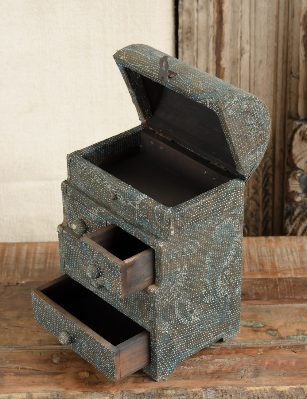 Ekaurr Fine Kantha Cladded Chest handcrafted wooden storage chest fully covered in intricate kantha textile patchwork, artisan fabric-wrapped keepsake box for jewellery linens and home gifting