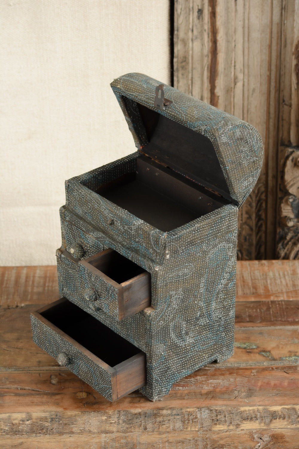 Ekaurr Fine Kantha Cladded Chest handcrafted wooden storage chest fully covered in intricate kantha textile patchwork, artisan fabric-wrapped keepsake box for jewellery linens and home gifting