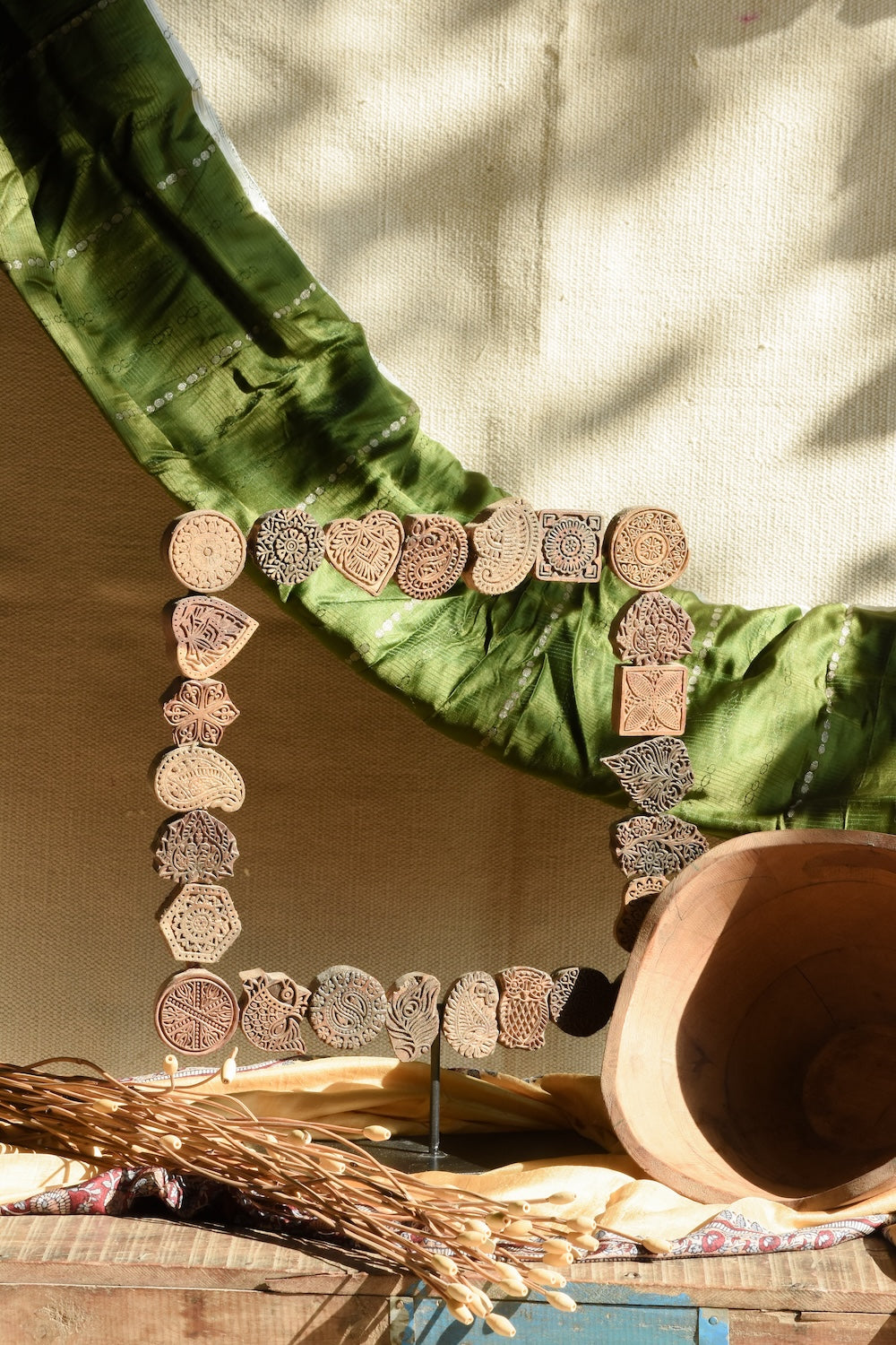 Ekaurr Heritage Block-Print Art Frame on Stand – Handcrafted Wooden Print Block Open Frame Sculpture, Indian Artisan Décor