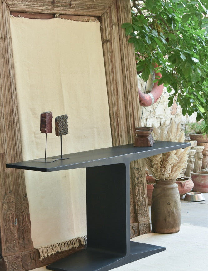 Ekaurr Iron Console with matte black finish, clean lines and central vertical support, minimalist industrial entryway or sofa console table