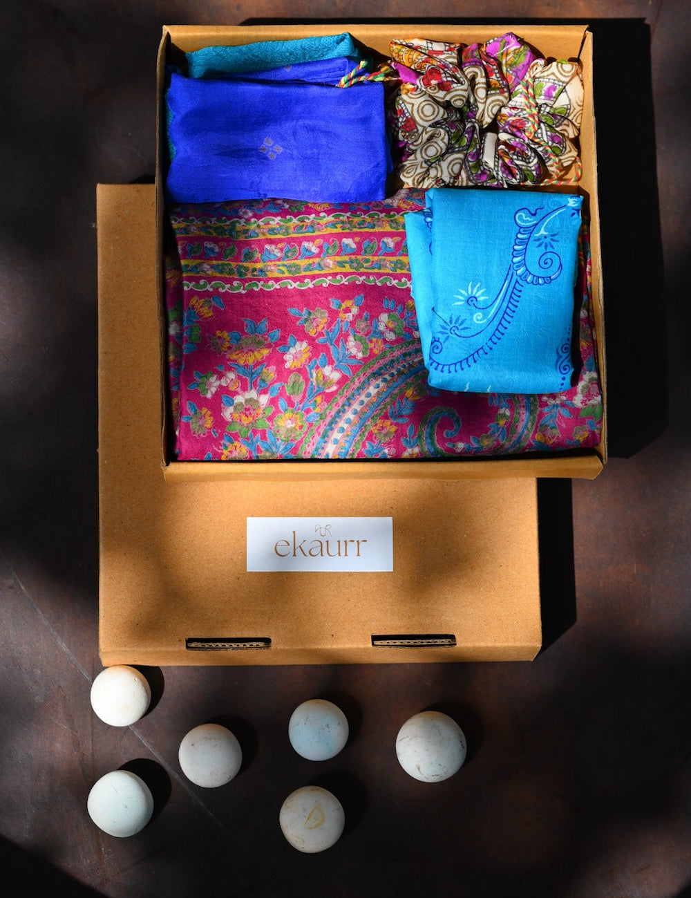 Ekaurr Luxe Kimono Gift Set curated artisan gift set featuring a BIGDI handcrafted cotton open kimono paired with complementary artisan accessories and complimentary greeting card, luxurious slow fashion gifting for conscious women