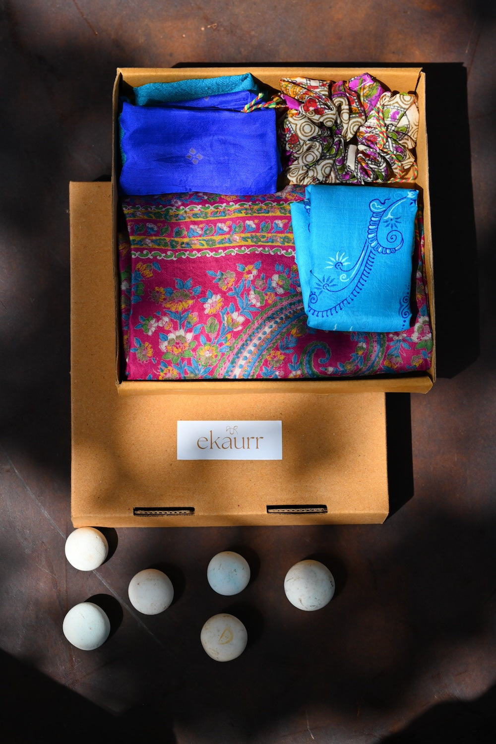 Ekaurr Luxe Kimono Gift Set curated artisan gift set featuring a BIGDI handcrafted cotton open kimono paired with complementary artisan accessories and complimentary greeting card, luxurious slow fashion gifting for conscious women