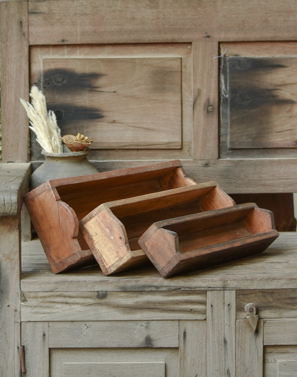 Ekaurr Set of 3 Reclaimed Wood Nesting Trays – stacked in three sizes, natural grain and distressed wood finish, rustic home decor