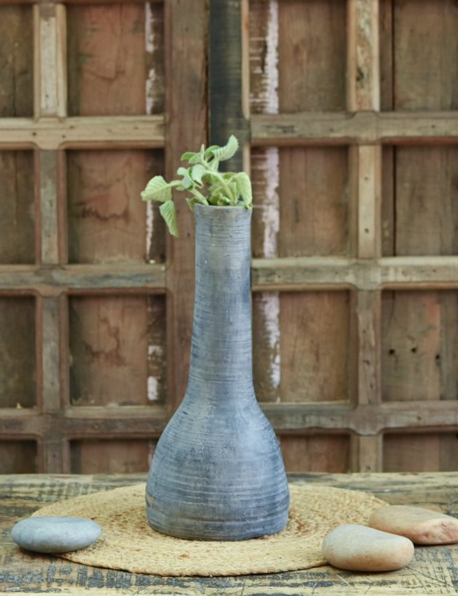 Ekaurr Sheeshi-Neck Planter in Dark Grey – set of terracotta planters in all three colour variants shown together, sustainable handmade decor