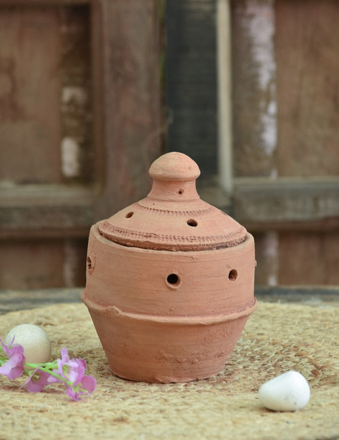 Ekaurr Sugandhi Terracotta Diffuser hand-thrown natural clay incense holder with perforated lid for stick and cone incense, handmade by rural artisans for daily ritual and home fragrance