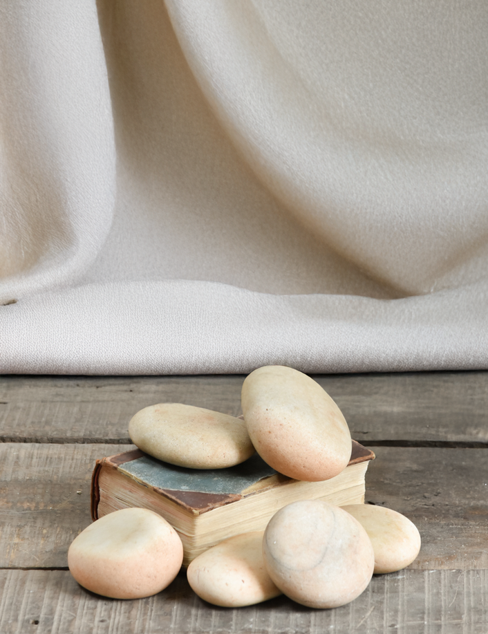 Ekaurr Sunbeam River Pebbles set of handpicked natural warm-toned river stones, ethically sourced unpolished pebbles for bowls, trays and nature-inspired home décor