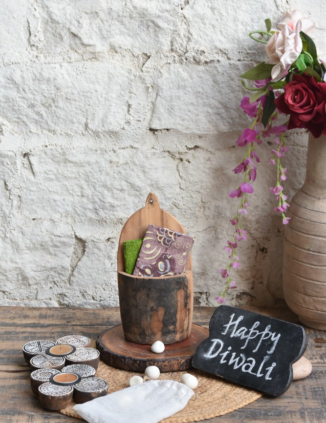 Ekaurr Tea Lights and Treasures Gift Set curated artisan gift set of handcrafted tea light holders paired with a small artisan treasure piece and complimentary greeting card, warm sustainable gifting for home ambience and cherished occasions