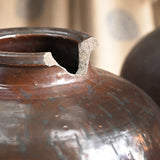 Ekaurr Vintage Enamel Pot – Detail Shot of Surface Cracks and Vintage Character, One-of-a-Kind Décor