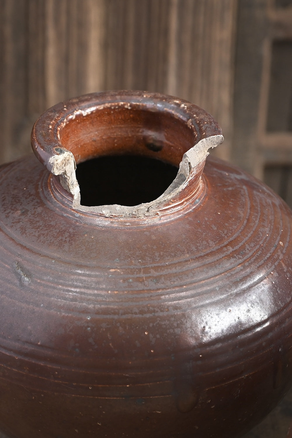 Ekaurr Vintage Enamel Pot – Top View of Hand-Shaped Vintage Ceramic Pot with Natural Imperfections