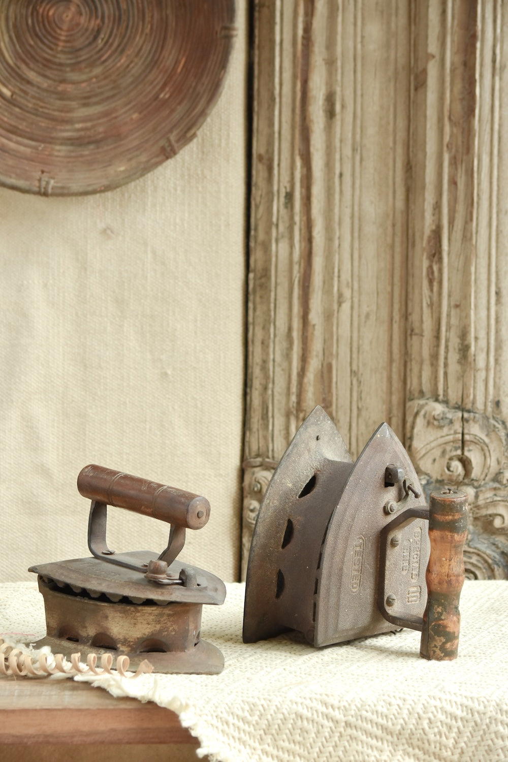 Ekaurr Vintage Iron Press – Side Angle View of Cast Iron Antique Press, Rustic Industrial Home Accent