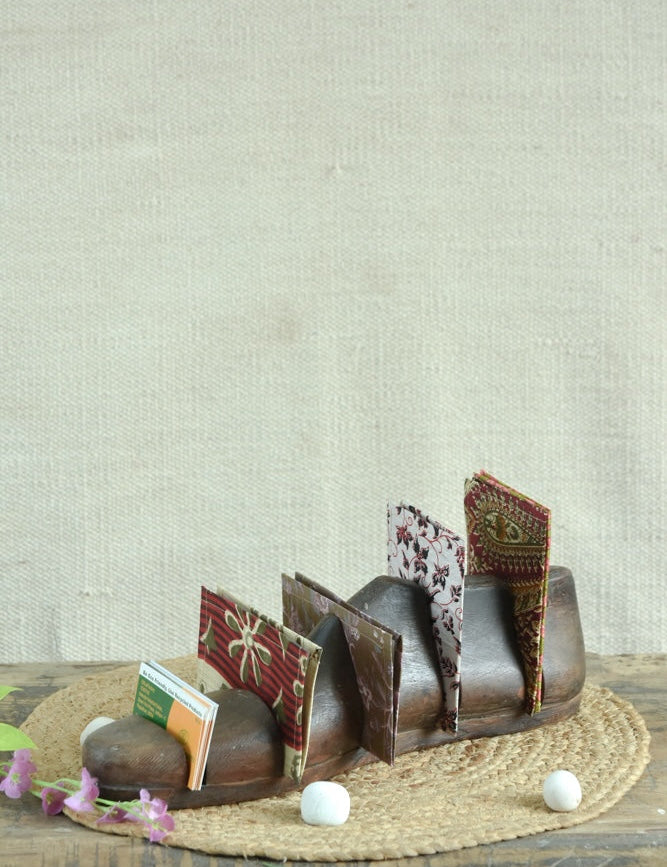 Ekaurr Vintage Shoe Mold Organiser upcycled cobbler shoe last repurposed as a desktop stationery or accessory organiser, rustic found object functional decor for desks and shelves