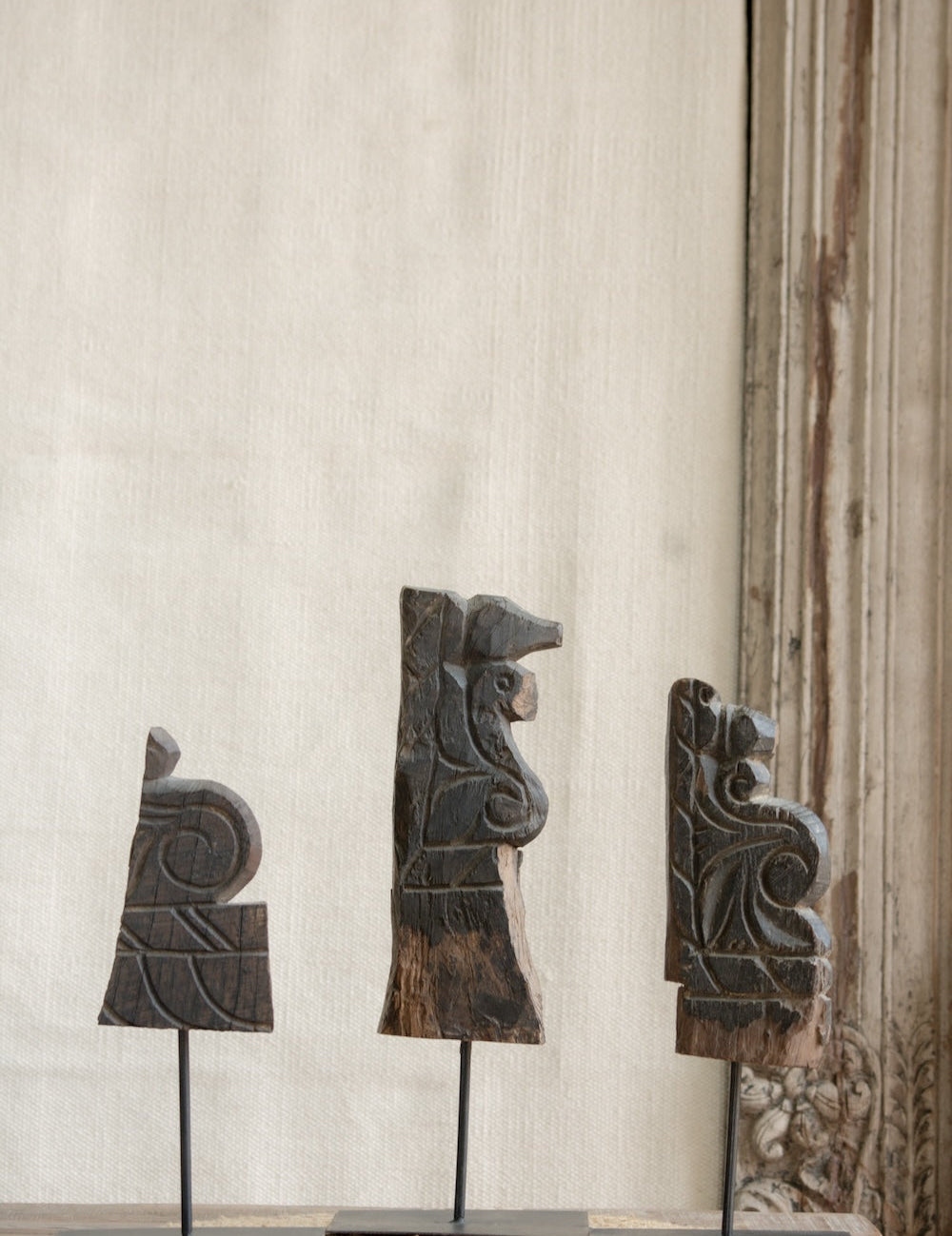 Ekaurr Vintage Toda Brackets – Closeup of Intricate Wood Carving Detail on Antique Decorative Brackets