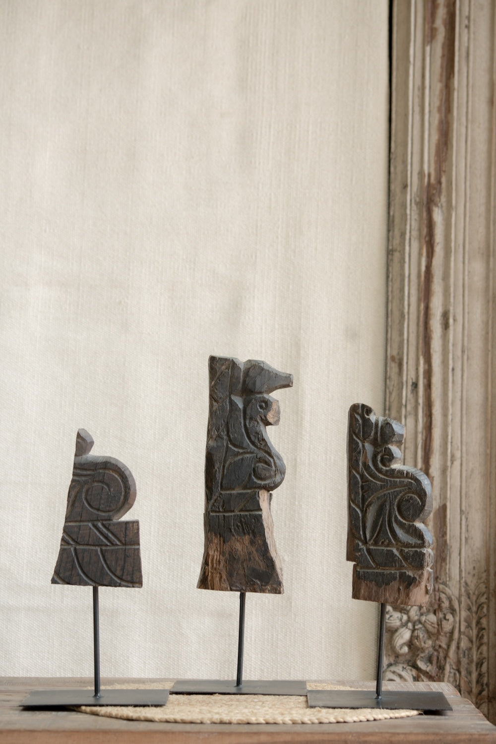 Ekaurr Vintage Toda Brackets – Closeup of Intricate Wood Carving Detail on Antique Decorative Brackets