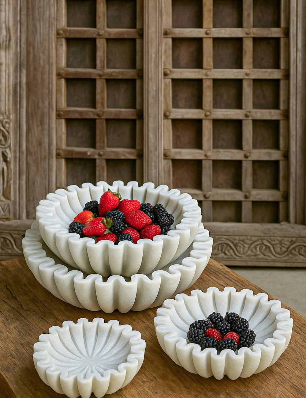 Ekaurr Waves Marble Bowl hand-shaped natural marble bowl with undulating wave-form rim, luxury artisan stone bowl for keys jewellery or decorative display on consoles and vanities