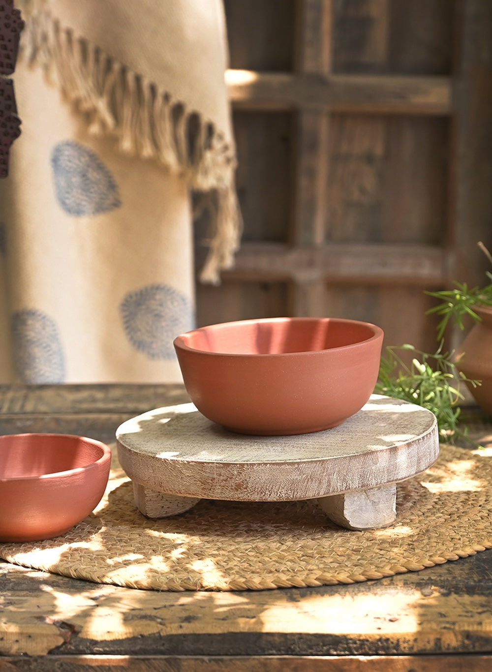 Ekaurr Whitewashed Chaklota Riser – Vintage Whitewashed Wooden Disc Stand for Plants and Décor Accents