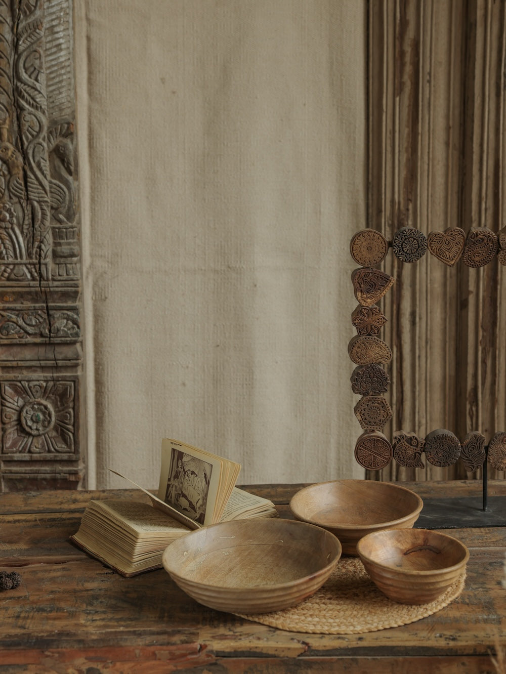 Ekaurr Set of 3 Wooden Bowls with Stripes Design, handcrafted nesting bowls with turned stripe detailing, versatile décor and serving bowls in natural wood