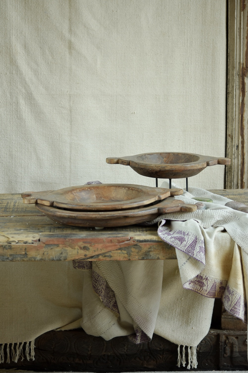 Ekaurr Set of 3 Wooden Paraat in Natural Finish, handcrafted reclaimed wood round serving trays in nesting sizes, sustainable artisan bread and décor platters